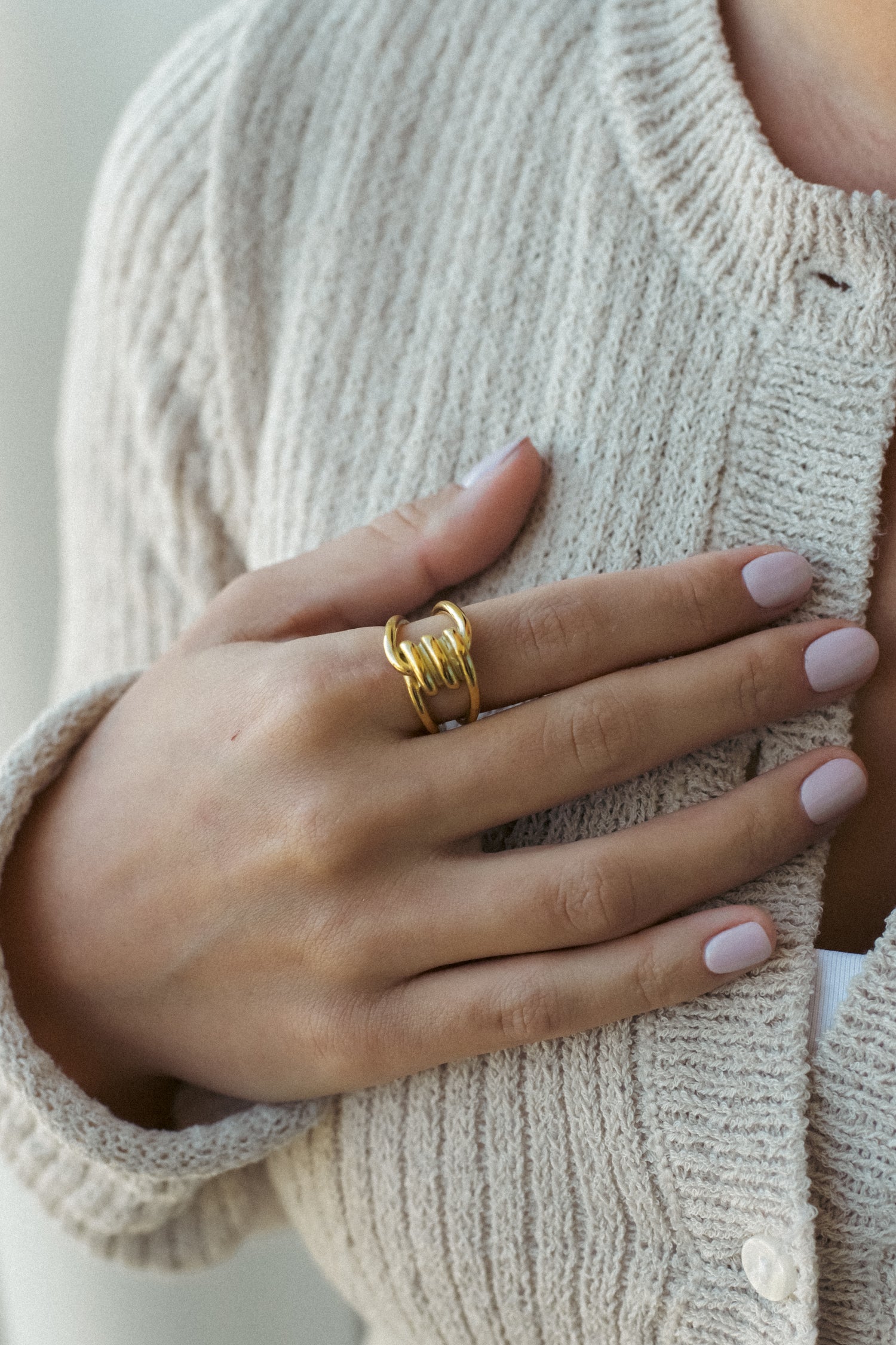 ETERNAL TWIST RING.