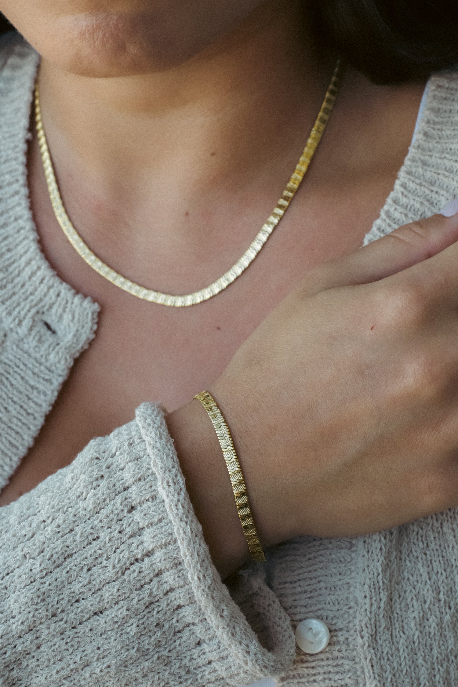 STRIPED FLAT CHAIN BRACELET.