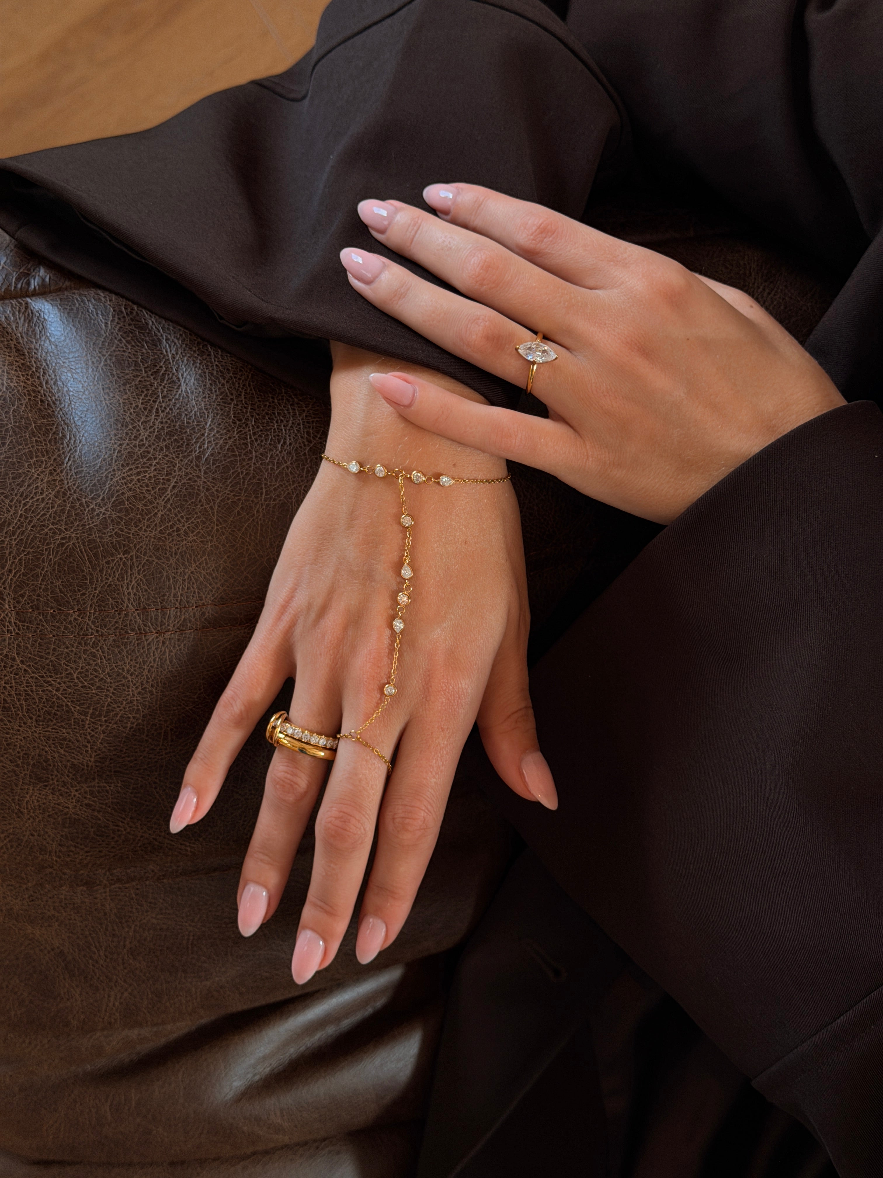 LUMIÈRE. Hand chain