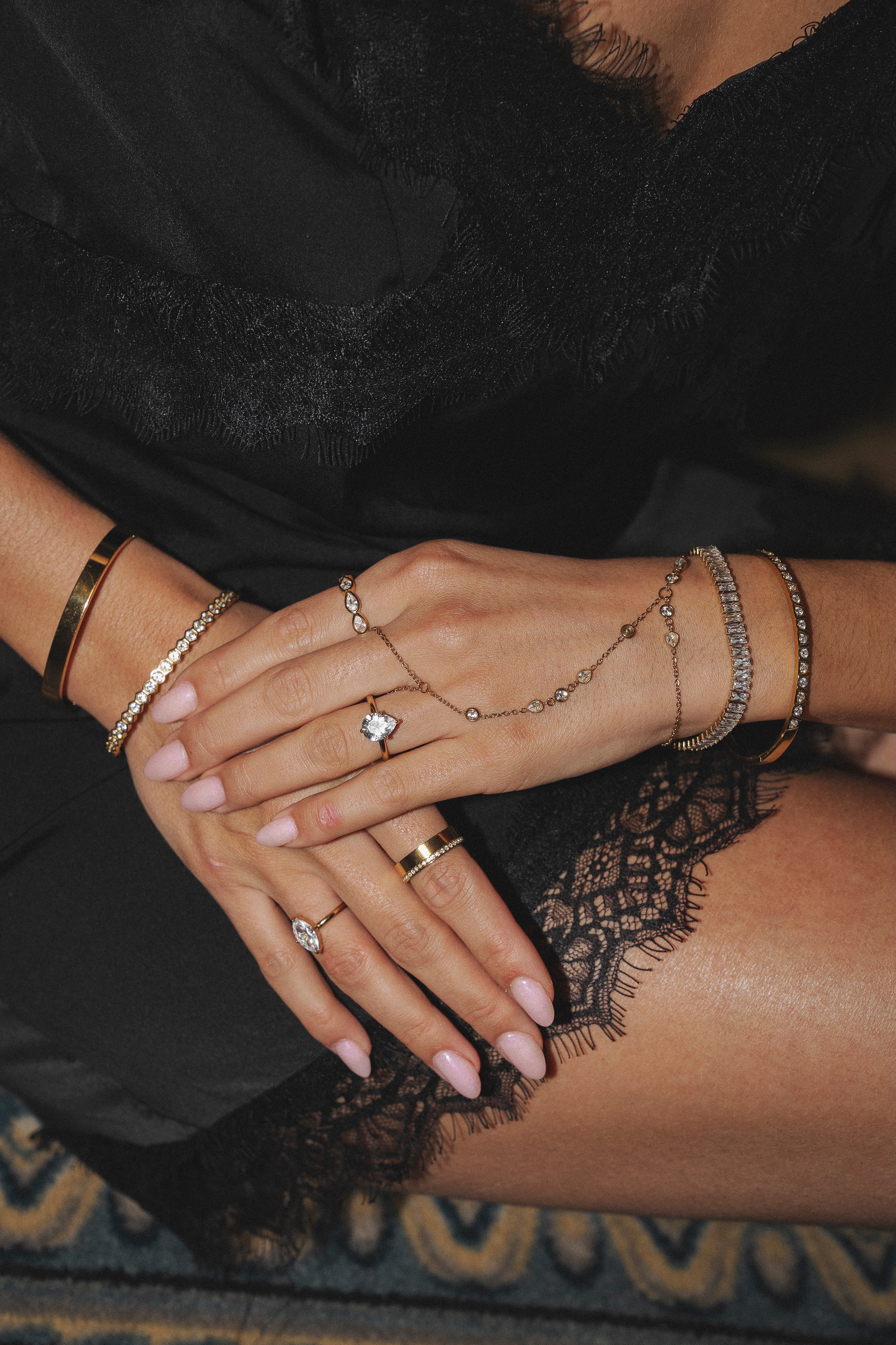 LUMIÈRE. Hand chain