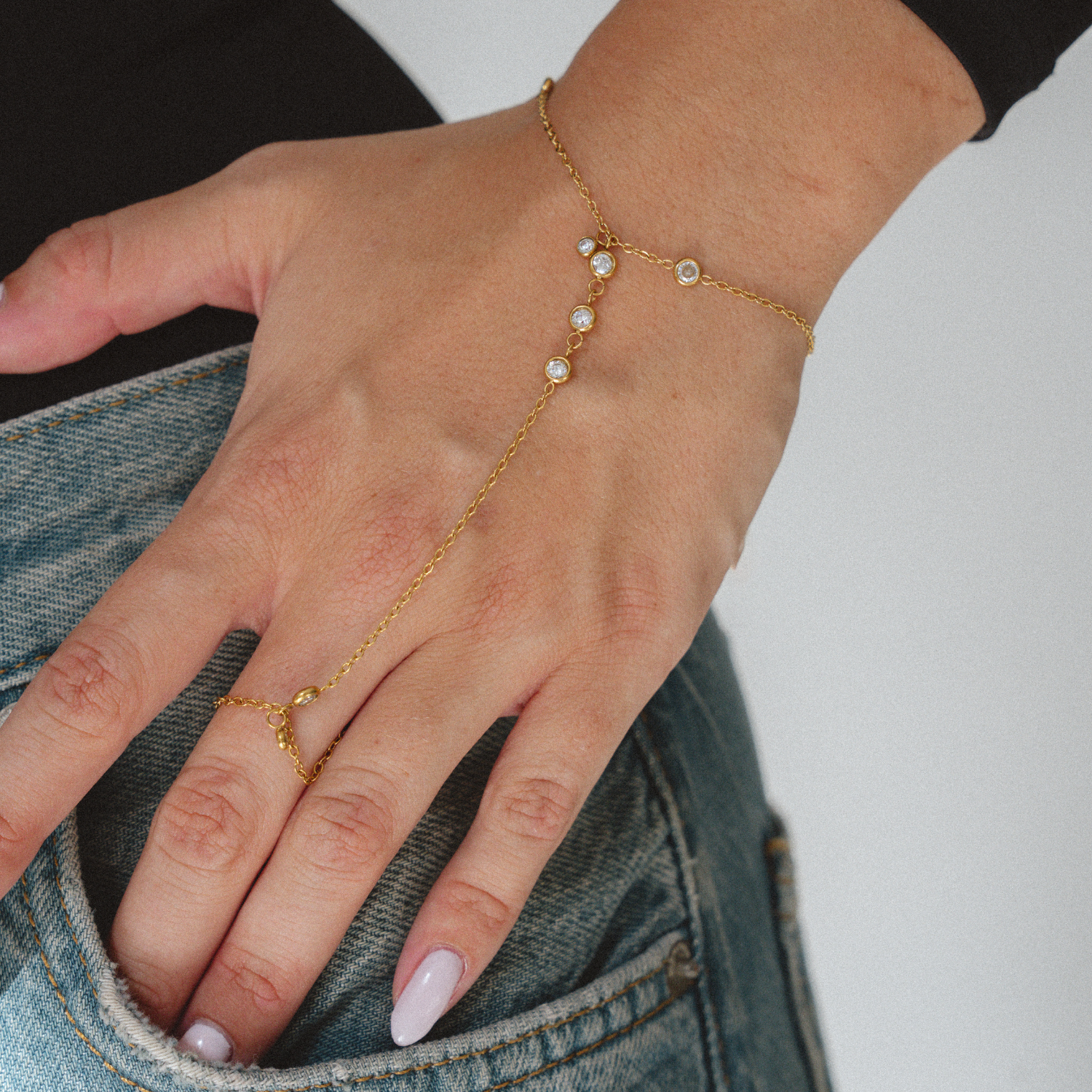 SHIMMER. Hand chain
