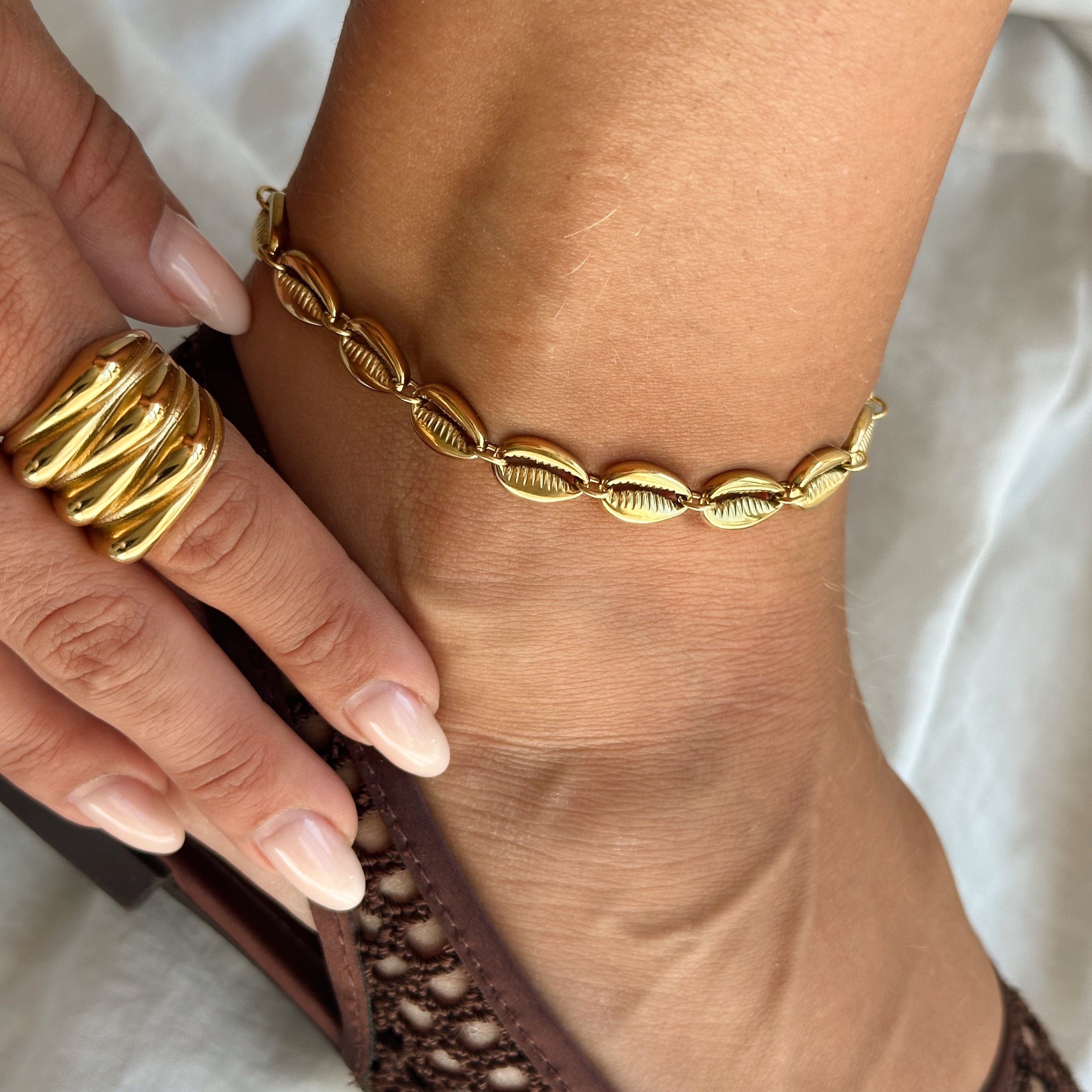 SHELL LINK. anklet
