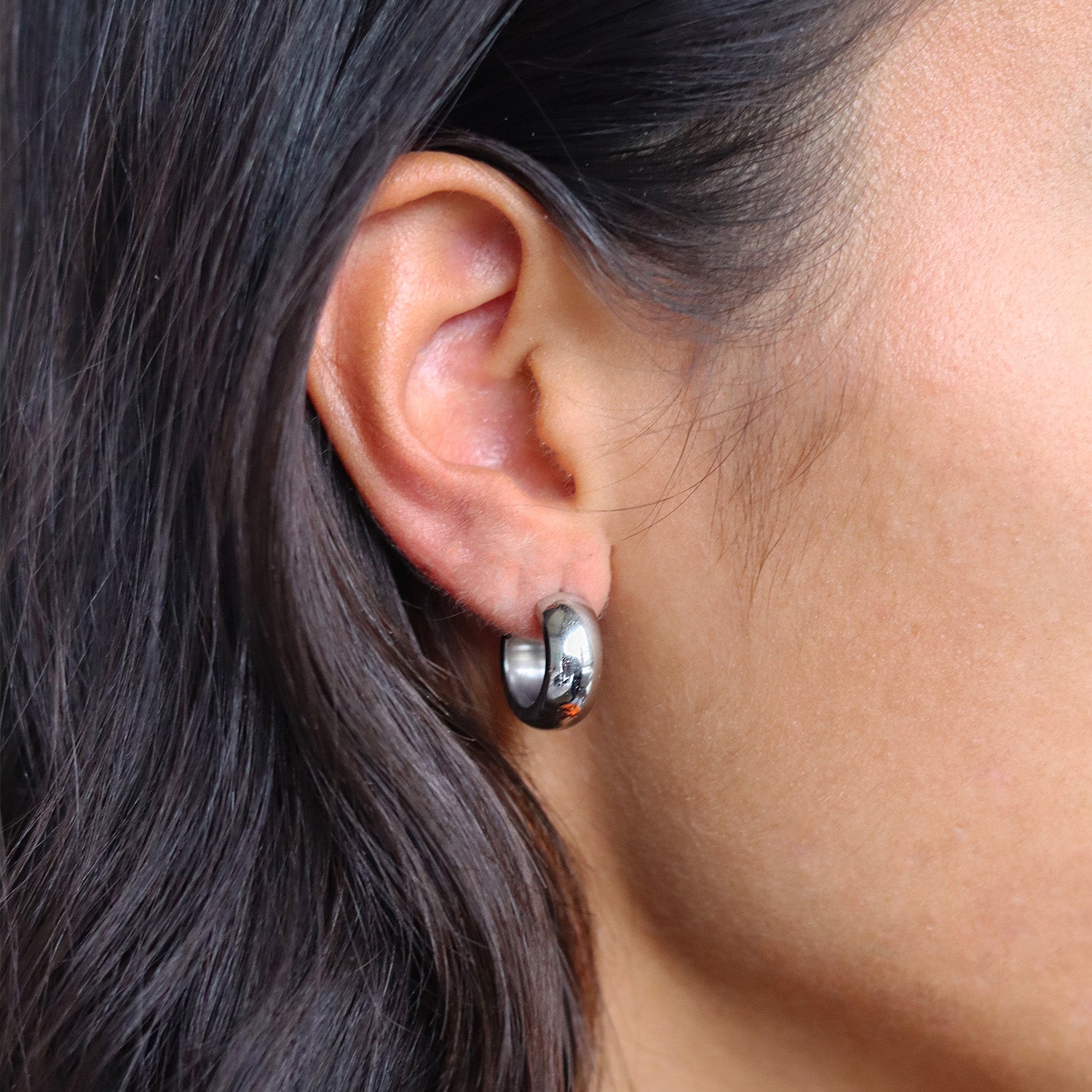 BOLD HOOPS.