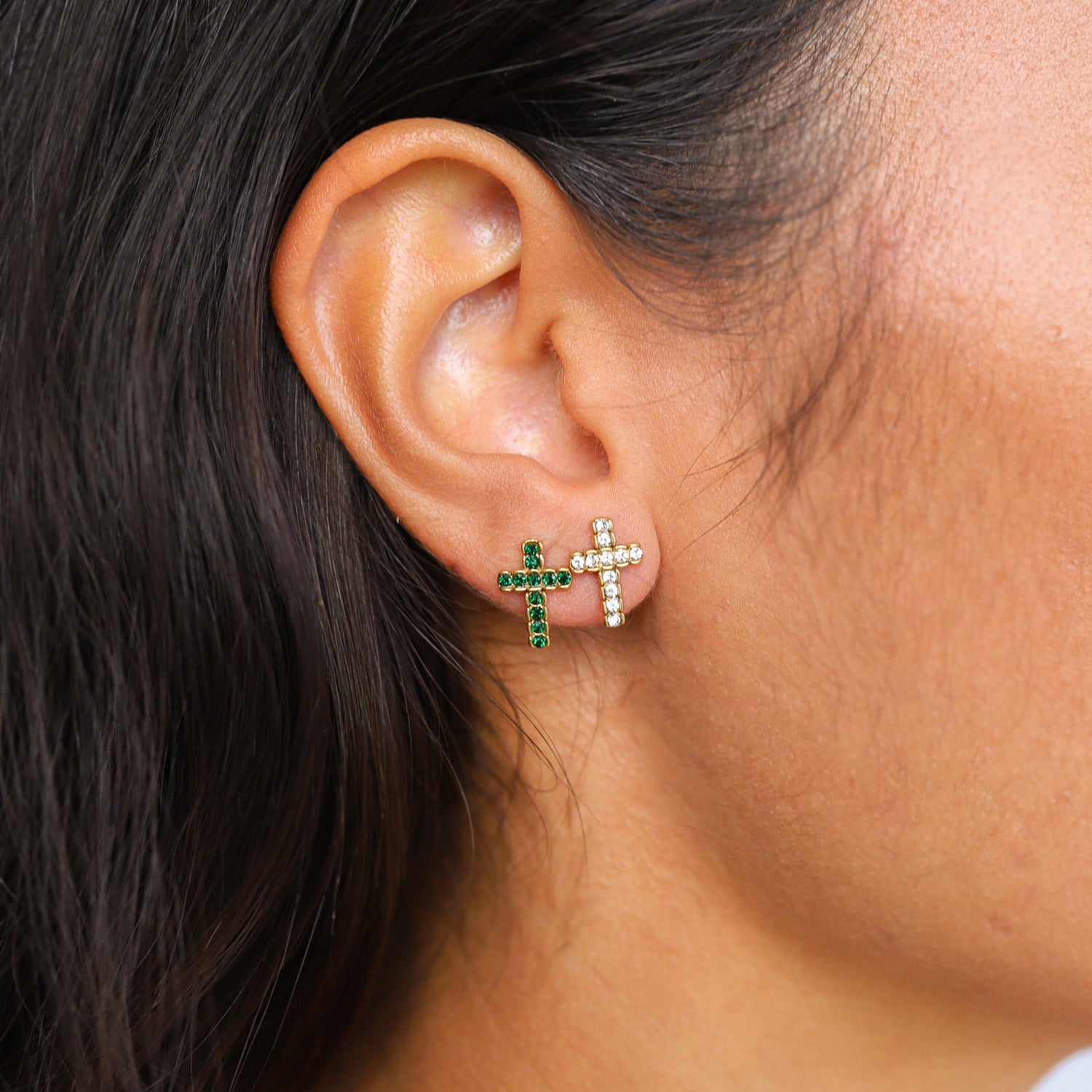 CROSS STUD.