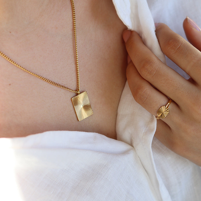 RAYS. necklace