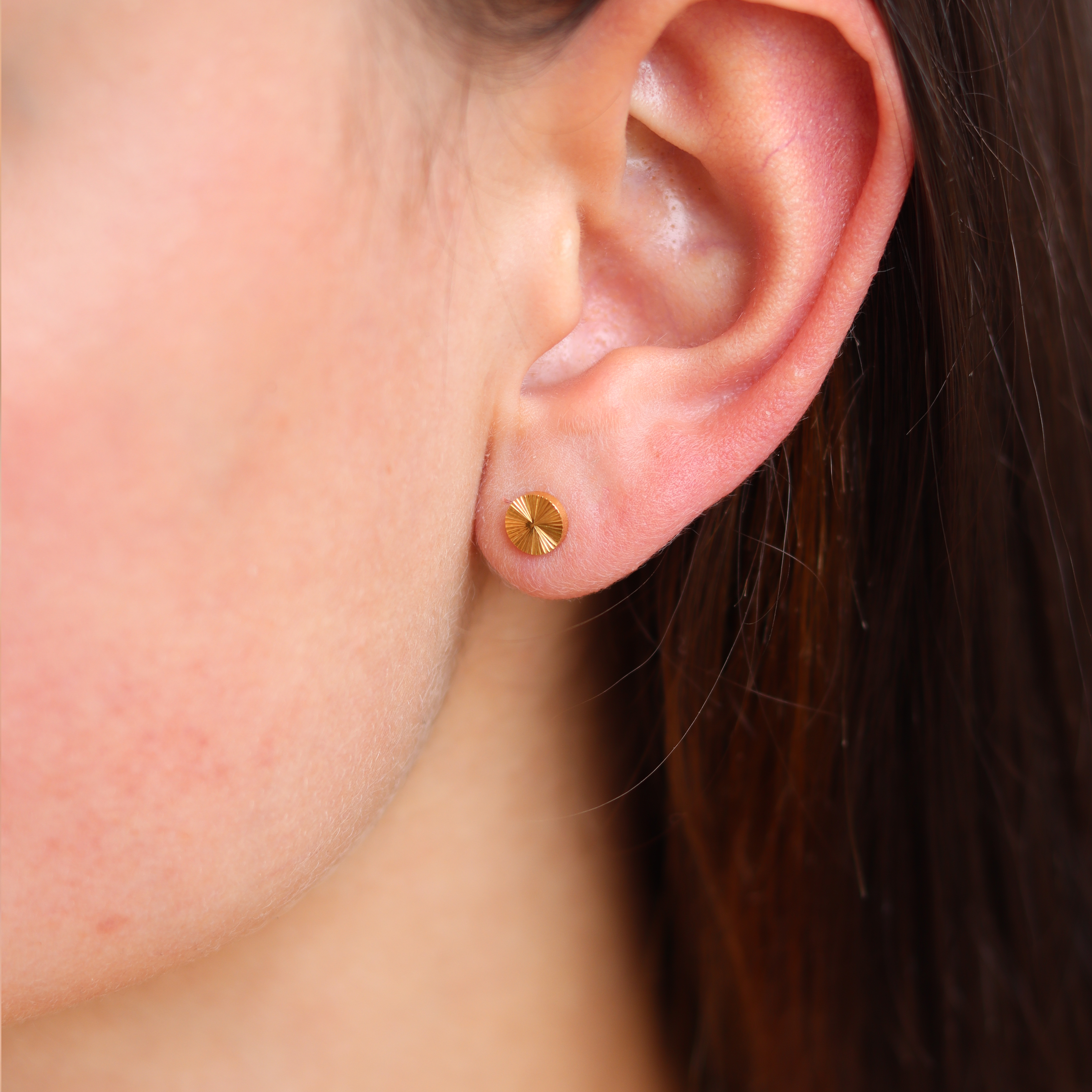 ROUND STUDS.