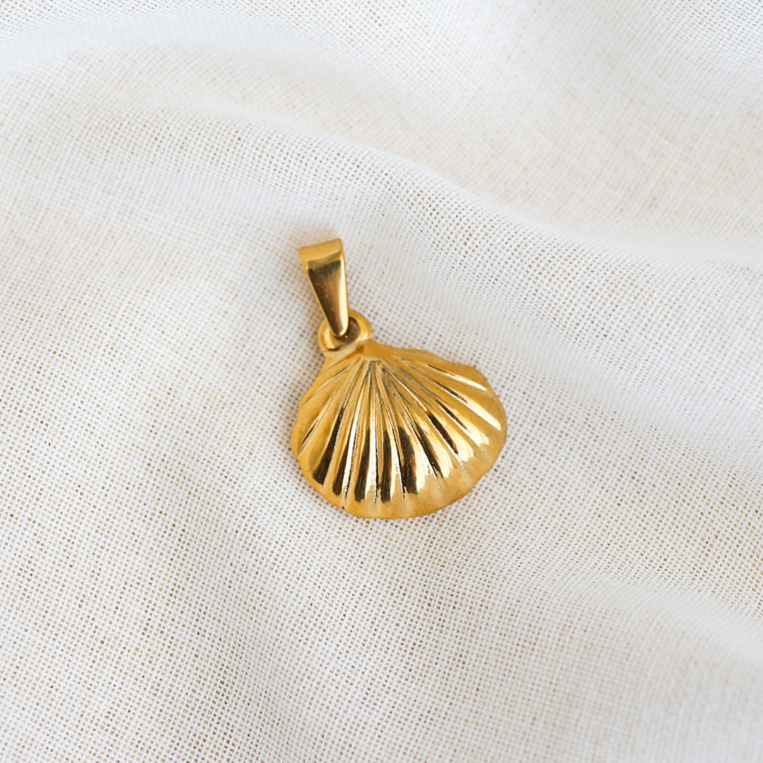 SHELL PENDANT.