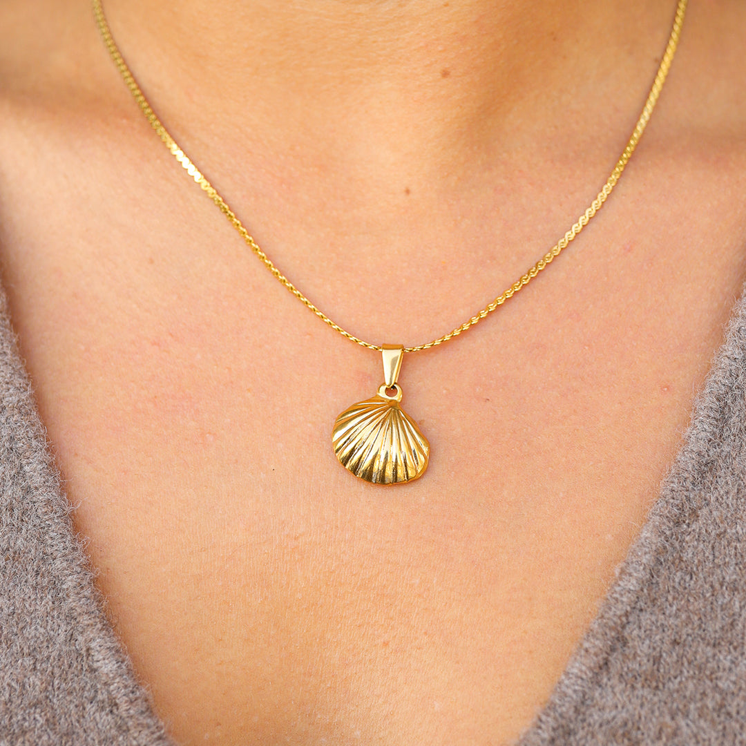SHELL PENDANT.