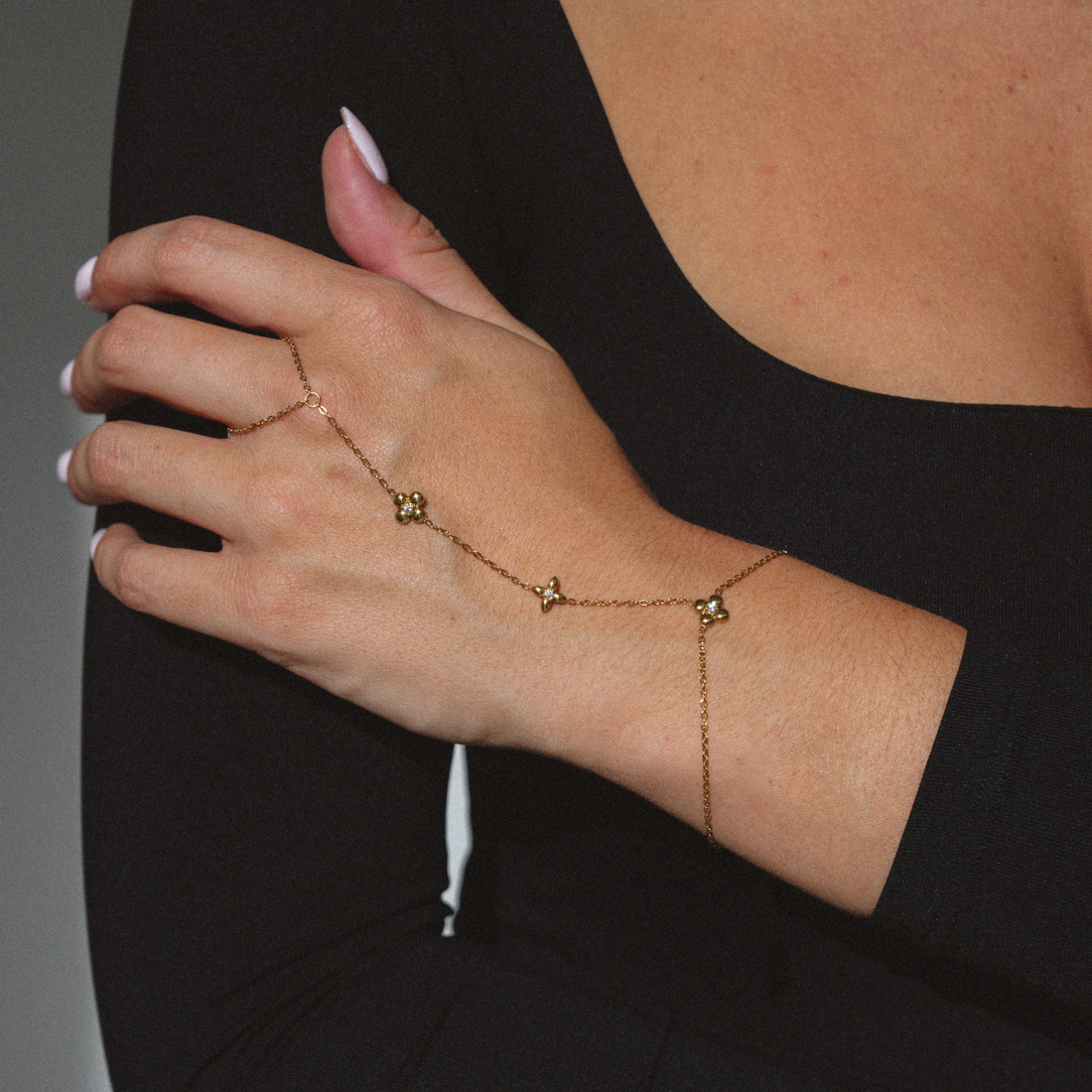 FLEUR. Hand chain