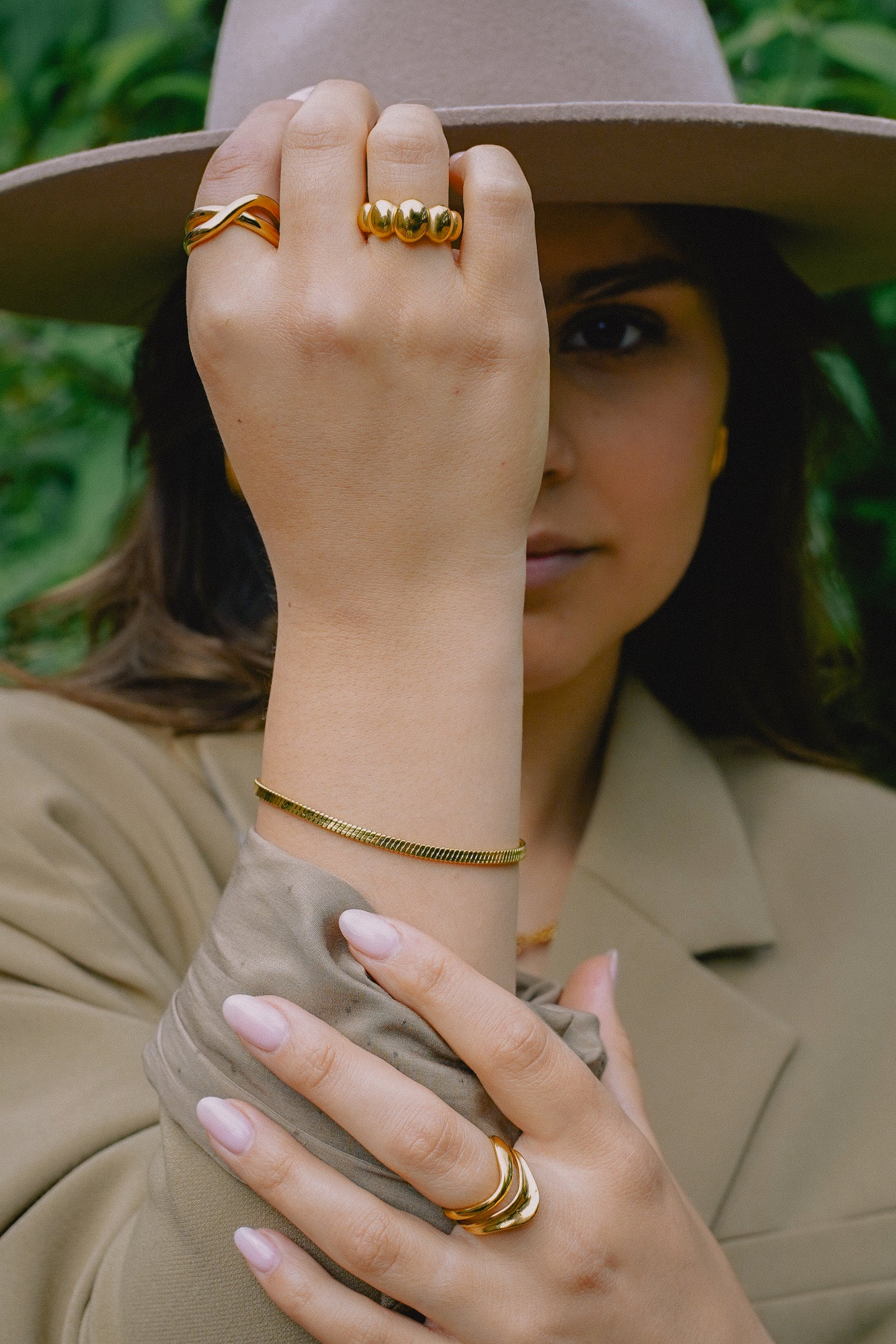 BOLD FLAT CHAIN BRACELET.