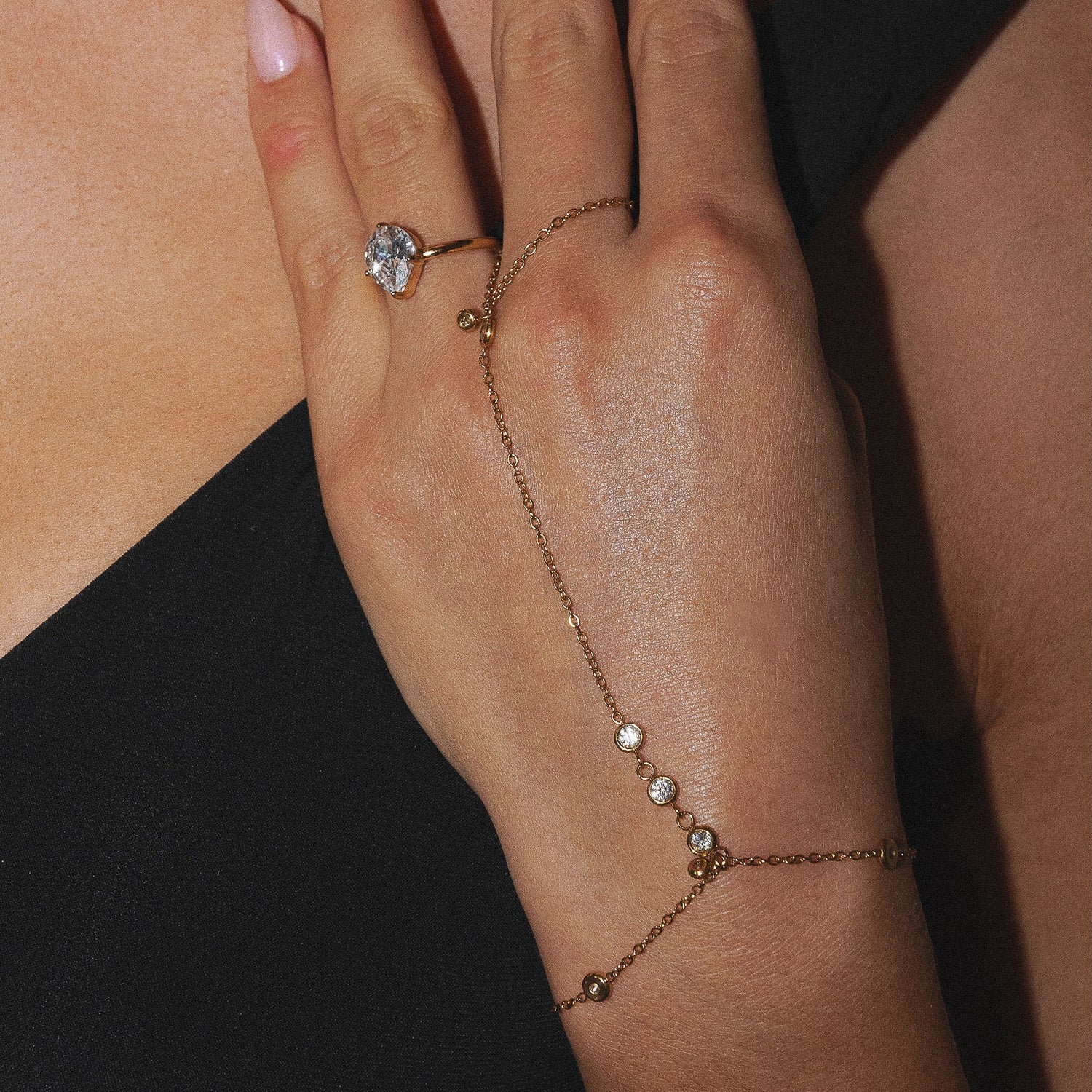 SHIMMER. Hand chain