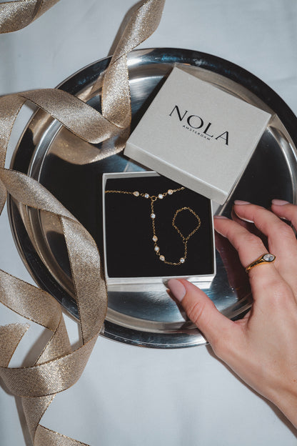 LUMIÈRE. Hand chain