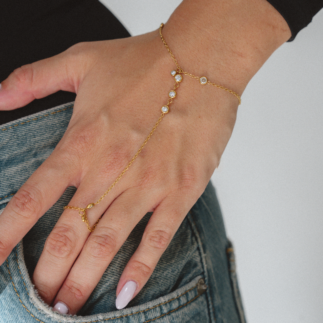 SHIMMER. Hand chain